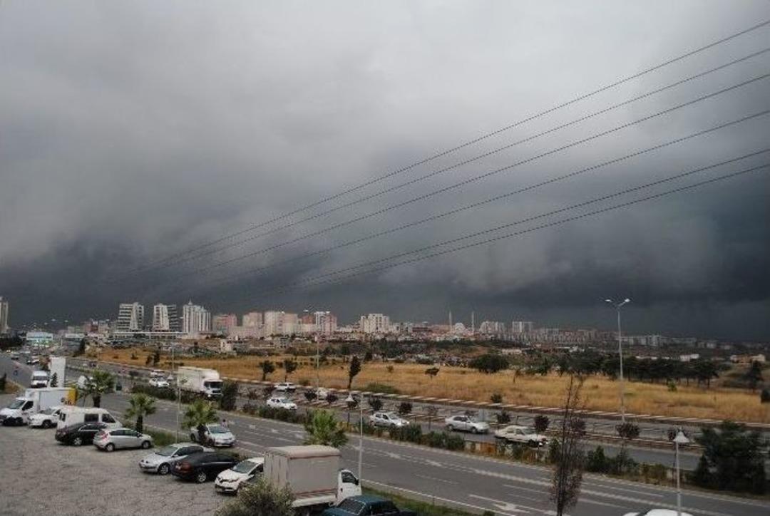 B&uuml;y&uuml;k&ccedil;ekmece'de Trafik Durdu
