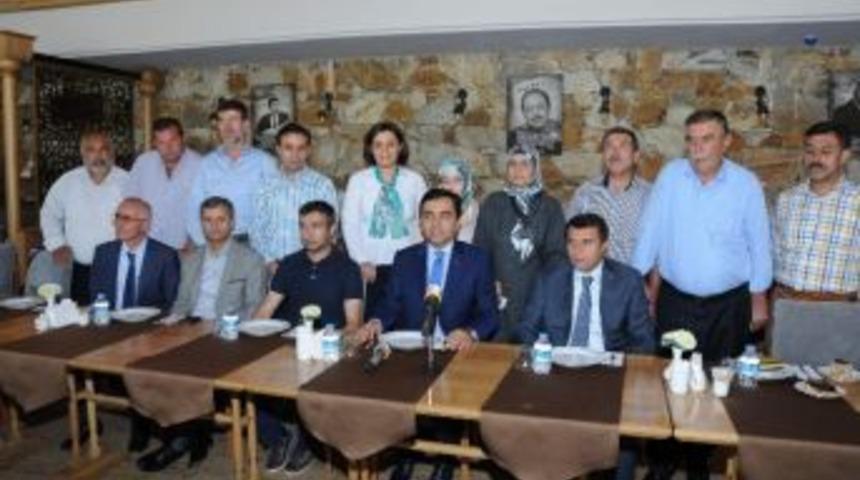 Kırşehir Belediyesi Ve Ak Parti İl Teşkilatından Başbakan Erdoğan'a Destek