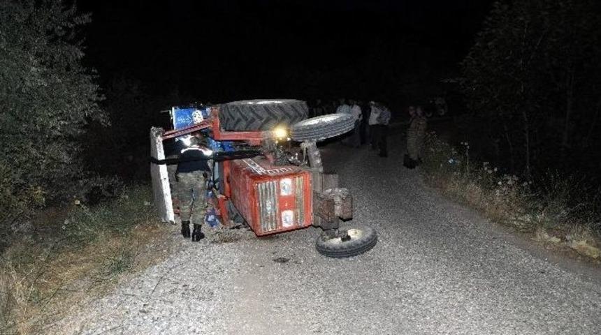 Tarım İş&ccedil;ilerini Taşıyan Trakt&ouml;r Devrildi: 9 Yaralı