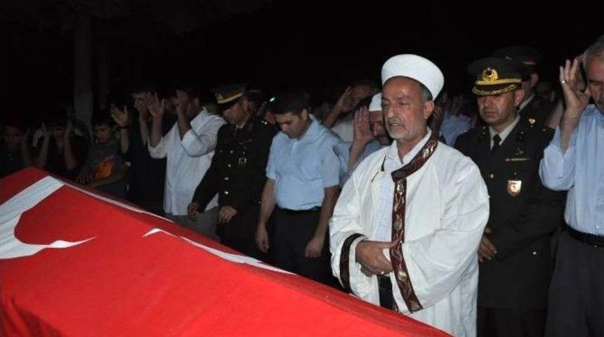 İntihar Eden Asker Toprağa Verildi