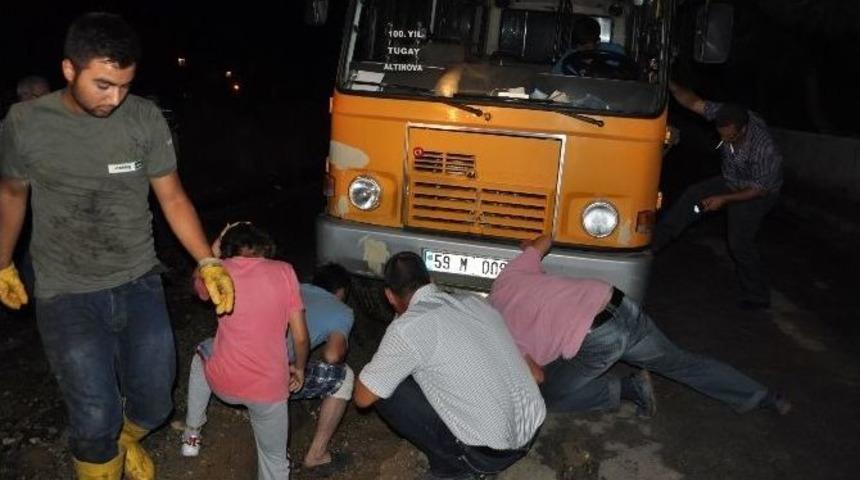 Tekirdağ&rsquo;yol &Ccedil;&ouml;kt&uuml; Minib&uuml;s Yola Saplandı