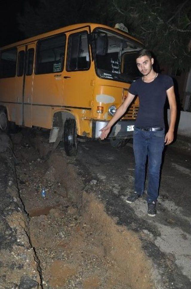 Tekirdağ’yol Çöktü Minibüs Yola Saplandı