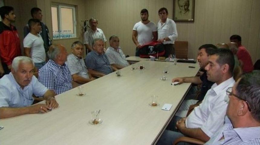 Başkan G&ouml;kce Pehlivanlara Kıspet Dağıtıldı