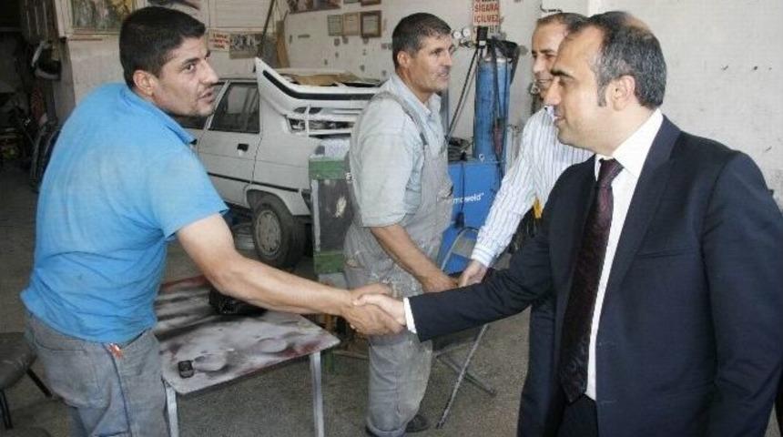 Ak Parti'li İ&ccedil;ten Sanayi Sitesi Esnafını Gezdi