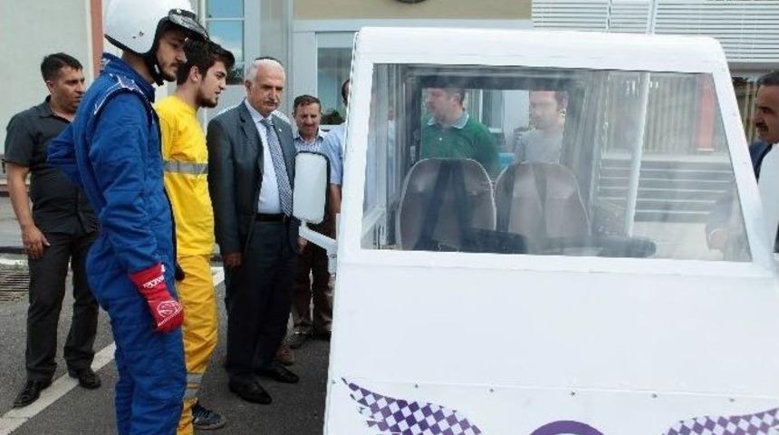 Rekt&ouml;r Ko&ccedil;ak, Elektrikli Otomobilin Test S&uuml;r&uuml;ş&uuml;n&uuml; Yaptı