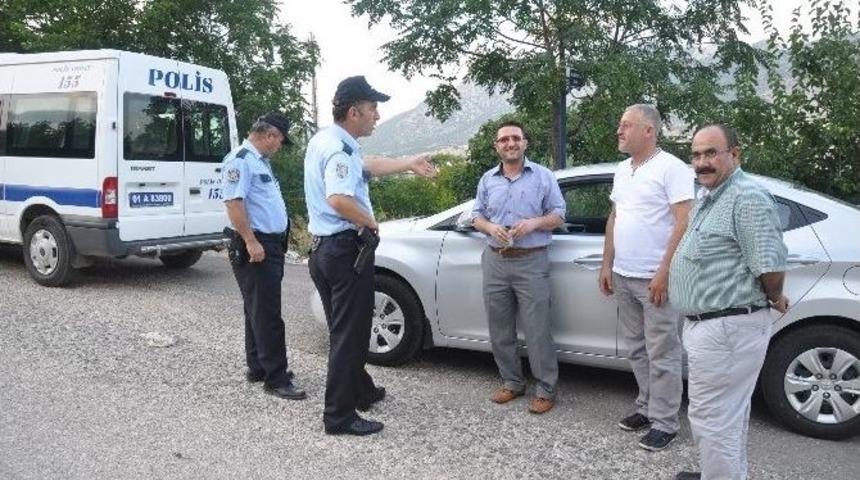 Otomobilde Patlayan Oda Spreyi Maddi Hasara Yola&ccedil;tı