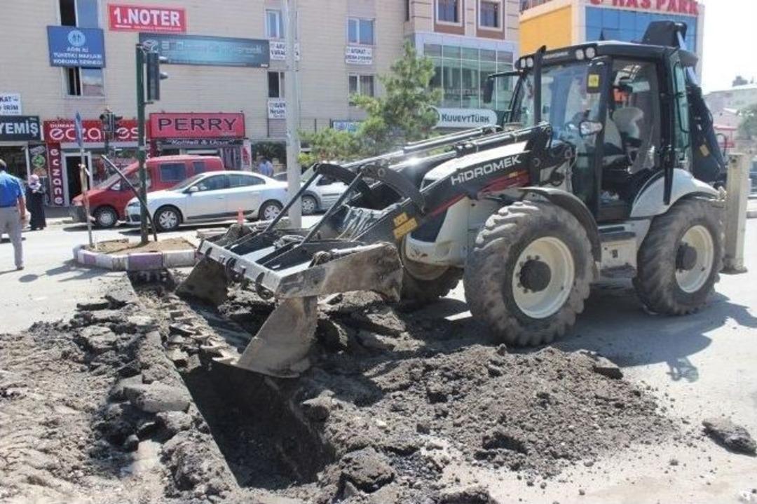 Ağrı Belediyesi&rsquo;nden Yol &Ccedil;alışması