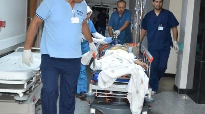 Motosiklet Otomobille &Ccedil;arpıştı: İki Yaralı