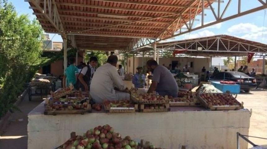 Suriyeli Seyyar Satıcılara Semt Pazarı Kuruldu