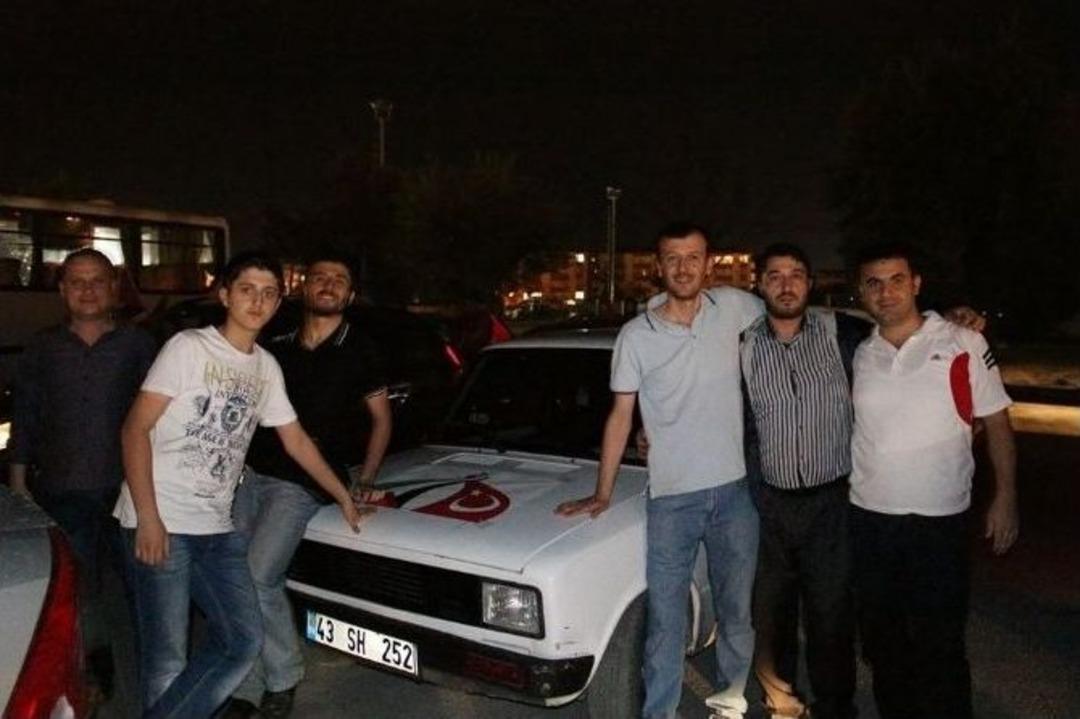 İsrail'i Ara&ccedil; Konvoyu İle Protesto Ettiler