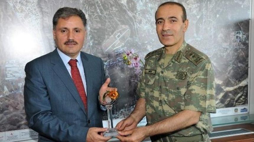 Tayini &Ccedil;ıkan Komutanlardan Başkan Ahmet &Ccedil;akır&rsquo;a Veda Ziyareti