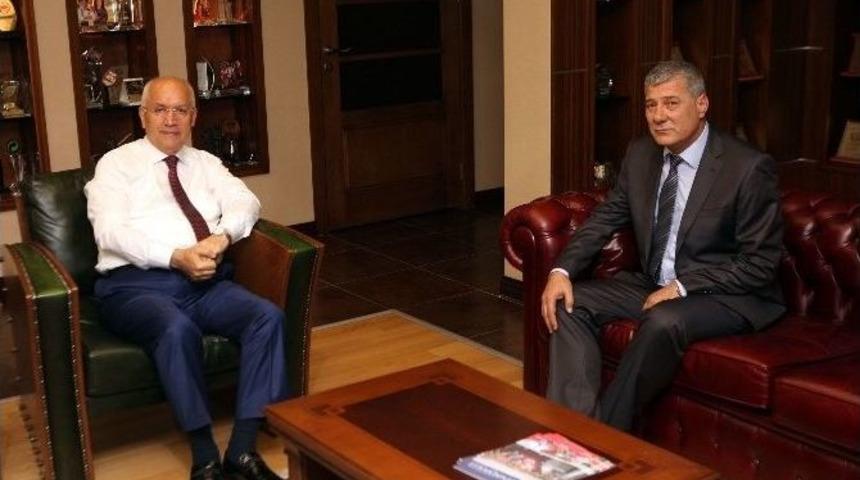 Tapu M&uuml;d&uuml;r&uuml;nden Yaşar&rsquo;a Ziyaret