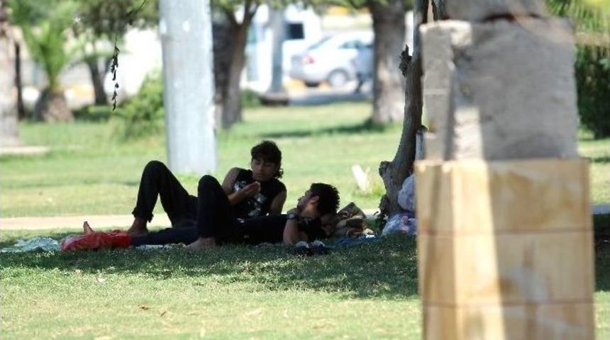 Mersin'de Sıcak Hava Bunaltıyor