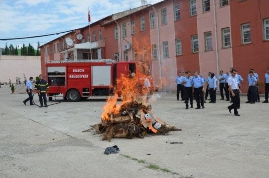 Bilecik M Tipi Kapalı Cezaevi'nde Yangın Tatbikatı
