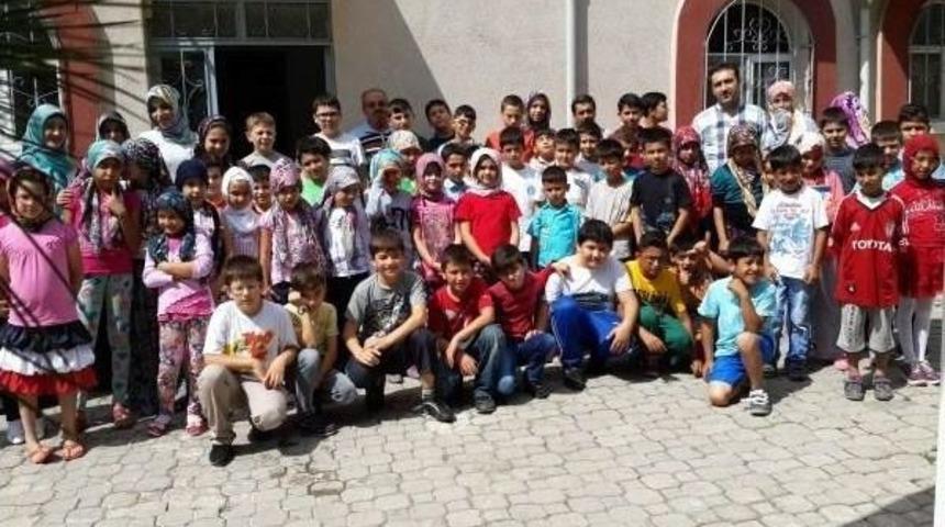 Merve Camii'nde Yaz Kur&rsquo;an Kursu &Ouml;ğrencileriyle Kahvaltı