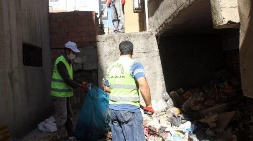 Bağlar Belediyesi Temizlik &Ccedil;alışmalarına Devam Ediyor