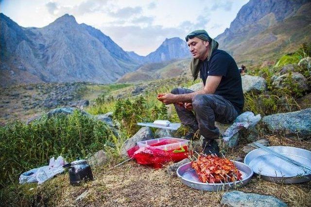 Dağcılar Cilo Eteklerinde 3 Gün Kamp Kurdu