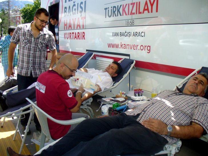 Seydişehir'da AK Partili Kadınların Kan Bağışı