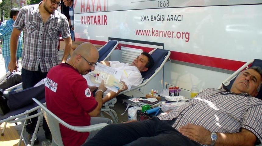 Seydişehir'da AK Partili Kadınların Kan Bağışı