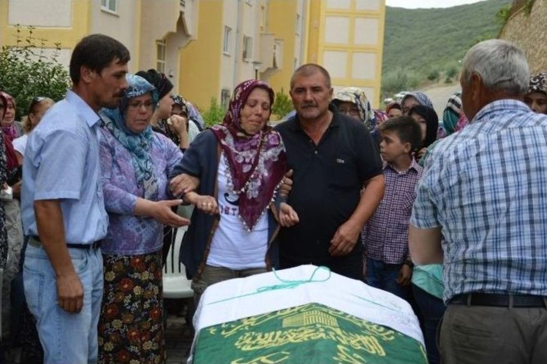 İznik G&ouml;l&uuml;&rsquo;nde Boğulan Gen&ccedil;ler G&ouml;z Yaşları İ&ccedil;inde Son Yolculuklarına Uğurlandı