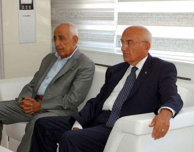 Bitlis Eski Valisi Yıldırım’dan Valiliğe Ziyaret