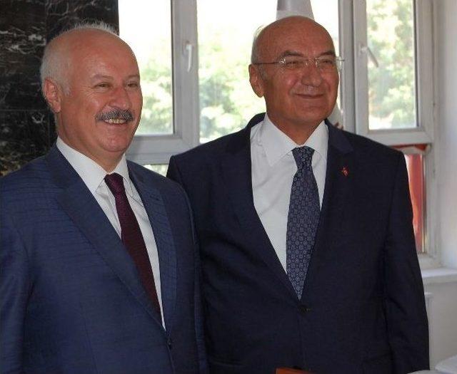 Bitlis Eski Valisi Yıldırım’dan Valiliğe Ziyaret