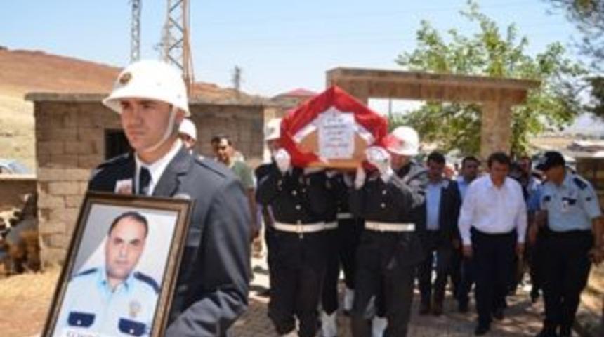Kalp Krizi Ge&ccedil;iren Polis Memuru, Memleketi T&uuml;rkoğlu'nda Toprağa Verildi