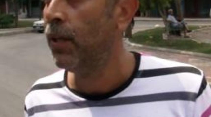 Sel Sularında S&uuml;r&uuml;klenen Adam