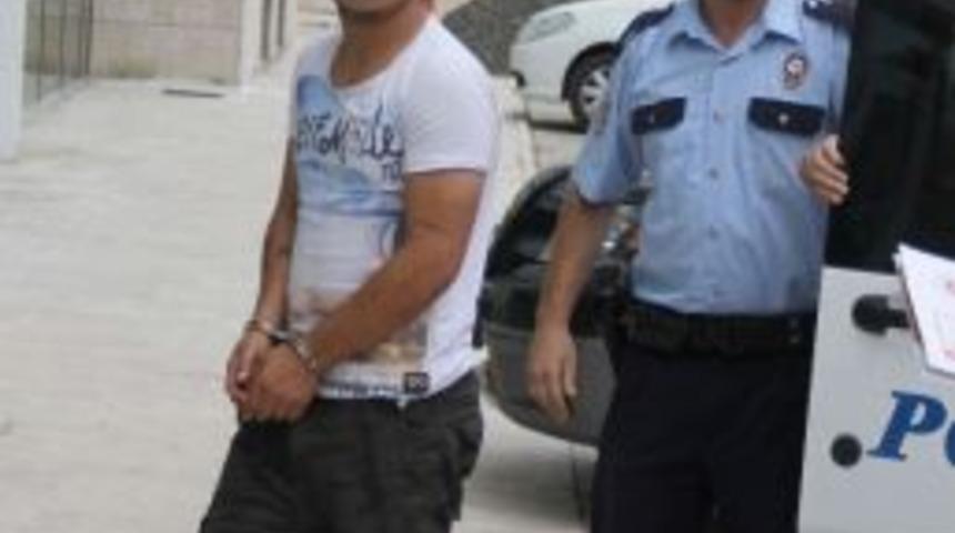18 Yaşındaki Gen&ccedil; Silah Ve Uyuşturucuyla Yakalandı