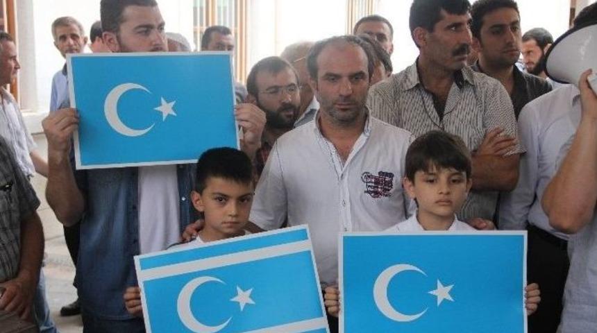 Sakarya'da Doğu T&uuml;rkistan Ve Gazze İ&ccedil;in Basın A&ccedil;ıklaması Yapıldı