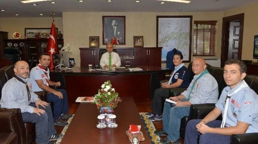 İzcilerden Vali B&uuml;y&uuml;k&rsquo;e Ziyaret