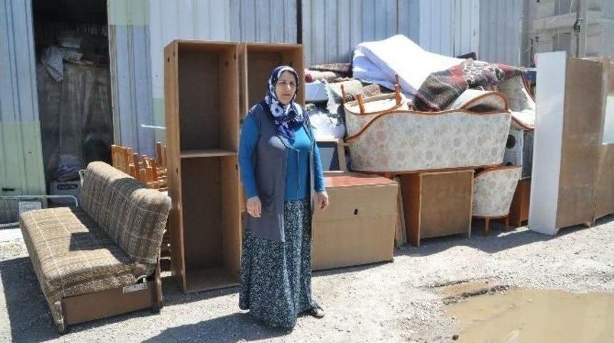 (&ouml;zel Haber) Kayınları Tarafından Sokağa Atıldı