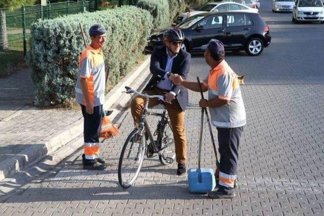 Karşıyakalı Başkan, Makam Aracına Değil Bisiklete Biniyor