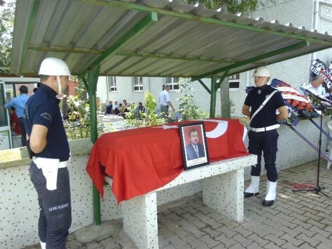 Merkez Valisi Ayhan &Ccedil;evik Defnedildi