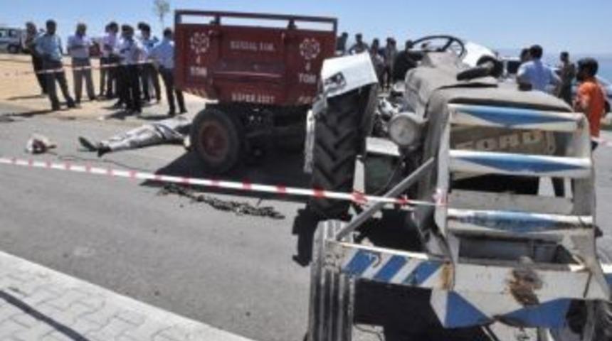 Virajı Alamayan Trakt&ouml;r Devrildi: 1 &Ouml;l&uuml;, 1 Yaralı