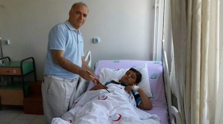 Boynuna Saplanan Demirle Hastaneye Geldi