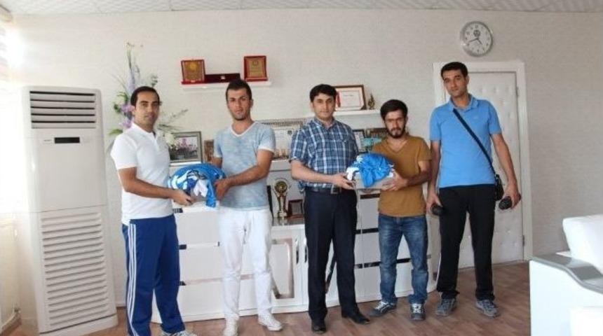 Şırnaklı Başarılı Sporcular &Ouml;d&uuml;llendirildi