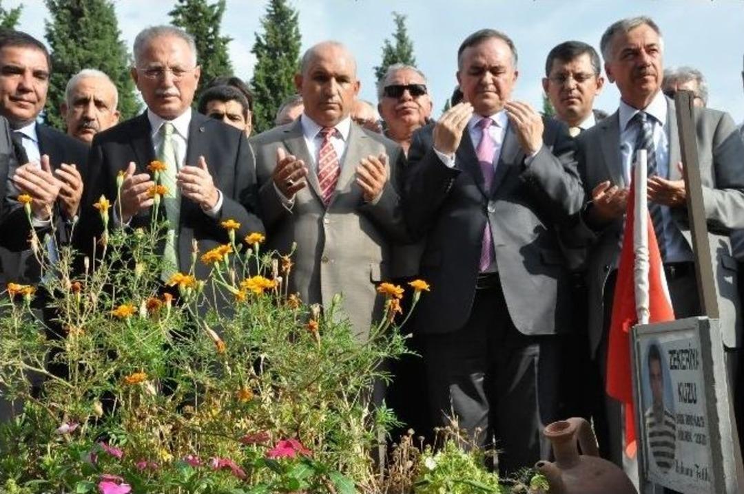 Cumhurbaşkanı Adayı Ekmeleddin İhsanoğlu Soma Maden Şehitliğinde