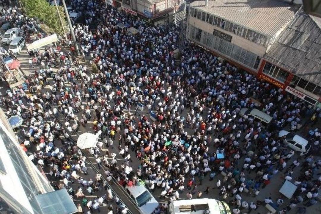 Y&uuml;ksekova&rsquo;da Binler Işid&rsquo;e Karşı Y&uuml;r&uuml;d&uuml;