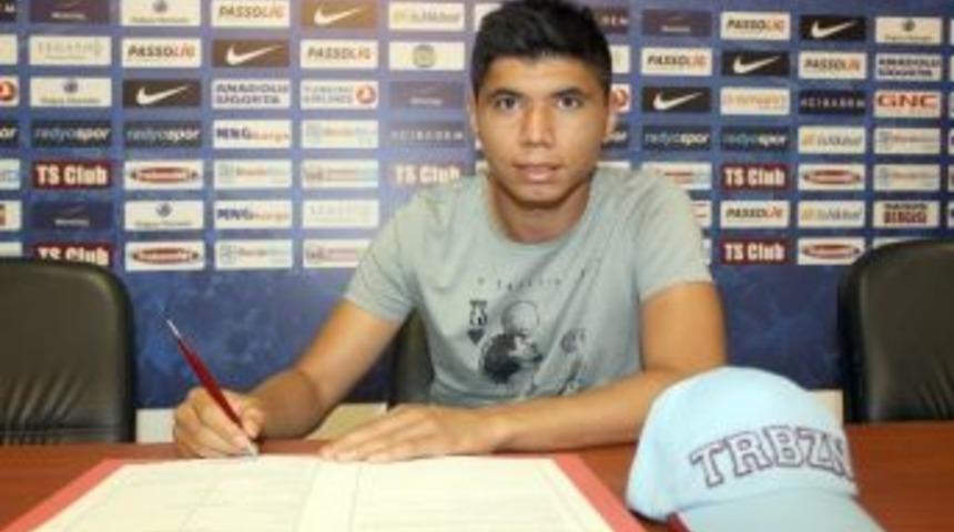 Trabzonspor İshak Doğan'a İmzayı Attırdı