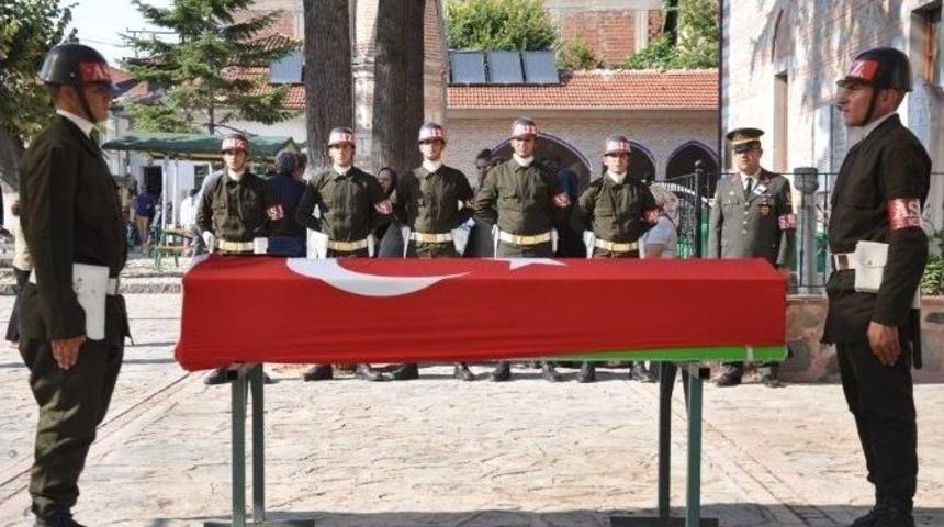 R&uuml;tbesini Takamadan Kalbine Yenilen Gen&ccedil; Albay T&ouml;renle Uğurlandı