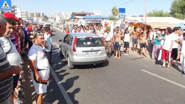 Tatilciler, Silifke&rsquo;de &Uuml;st Ge&ccedil;it İ&ccedil;in Yol Kapattı 2