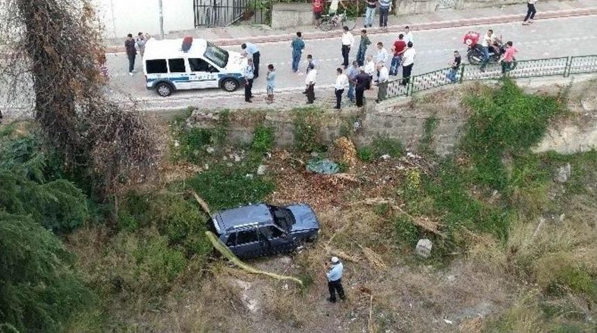 Otomobil Bah&ccedil;eye U&ccedil;tu: 2 Yaralı