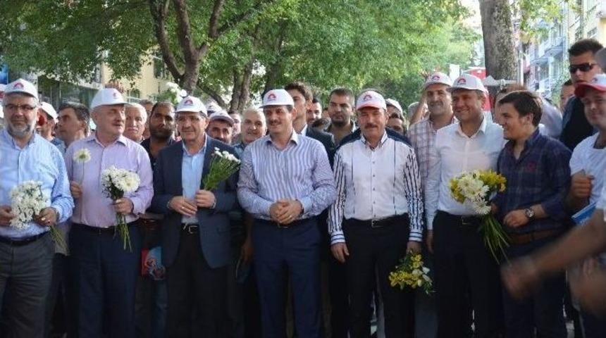 Erdoğan G&ouml;n&uuml;ll&uuml;leri Desteklerini Y&uuml;r&uuml;yerek G&ouml;sterdi