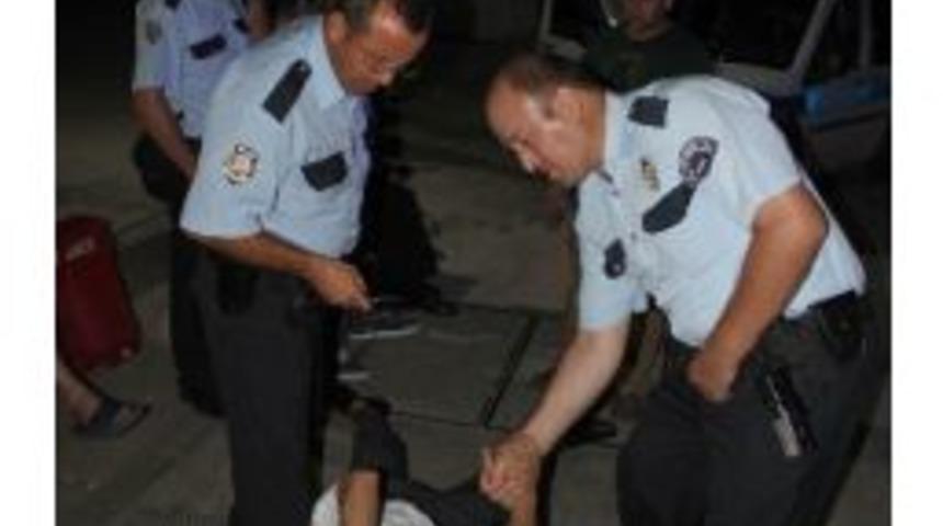 Karısını D&ouml;ven Koca, Polise Bayılma Numarası Yaptı