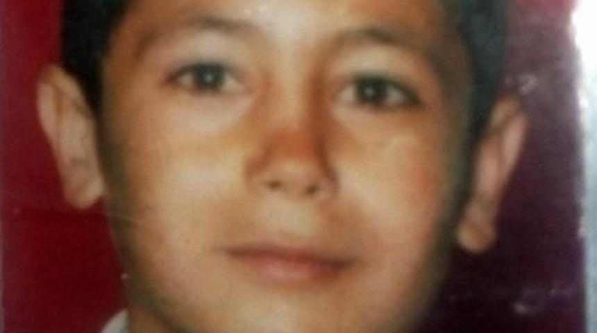 Sokak Lambasına &Ccedil;arpan S&uuml;r&uuml;c&uuml; Hayatını Kaybetti