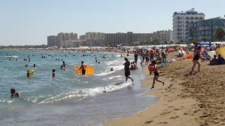 Yağışlı Havaya İnat Silifke Sahillerinde Deniz Keyfi