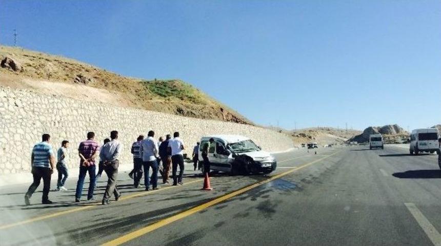 Van&rsquo;da Trafik Kazası; 2 Yaralı