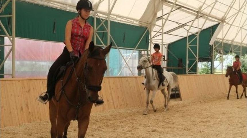 &Ccedil;ocuklar Yaz Spor Okullarından &Ccedil;ıkmıyor