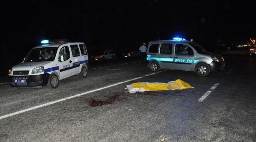 Kamyonet Motosiklete &Ccedil;arptı: 1 &Ouml;l&uuml;, 1 Yaralı